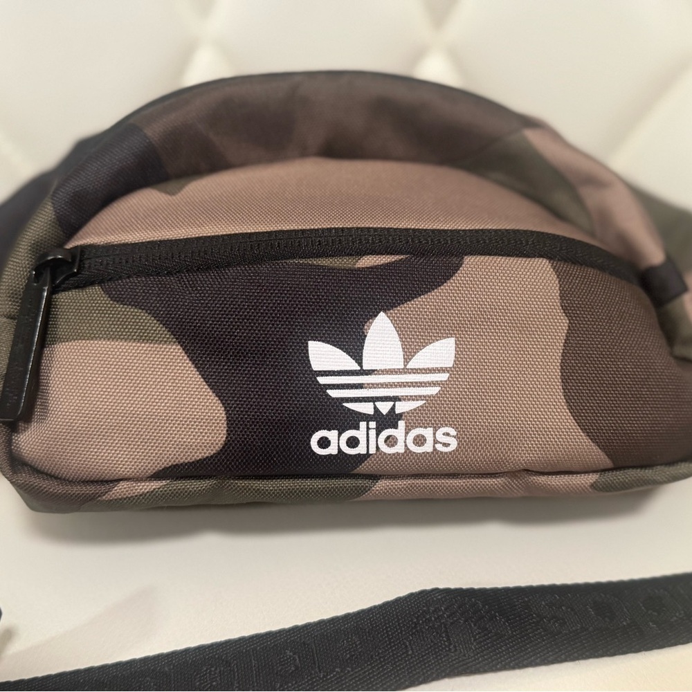 Adidas NWOT Originals Unisex Camouflage Waist/Crossbody Bag RN number (90288)